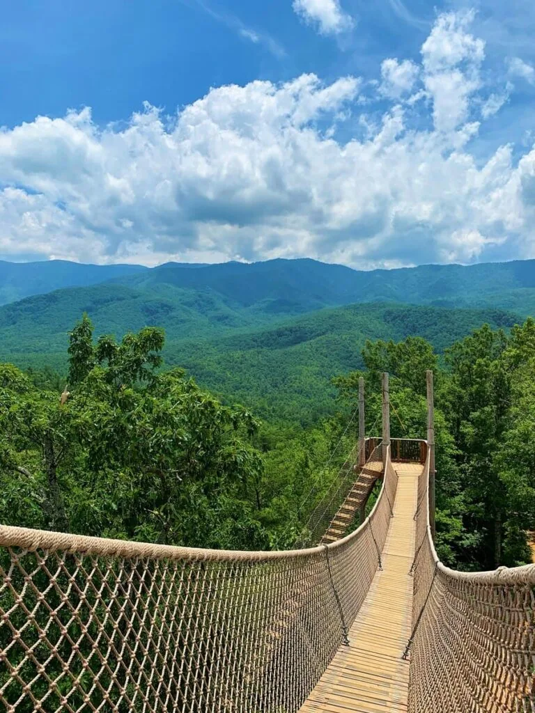 20 Coolest Small Towns in America: Discover the Best Getaways 6 Great Smoky Mountains National Park, Gatlinburg, United States