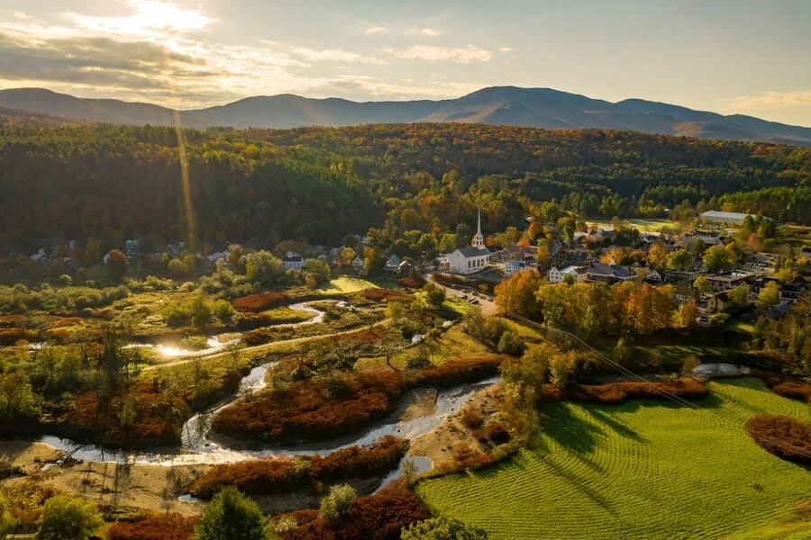20 Coolest Small Towns in America: Discover the Best Getaways 4 Stowe, Vermont, USA