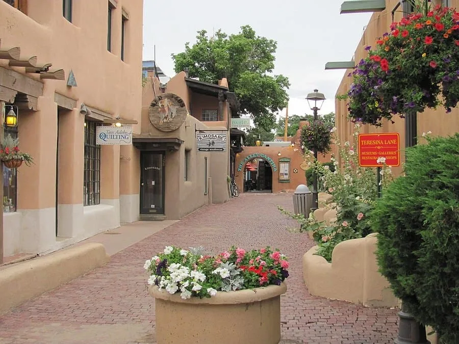 20 Coolest Small Towns in America: Discover the Best Getaways 17 Taos, New Mexico USA