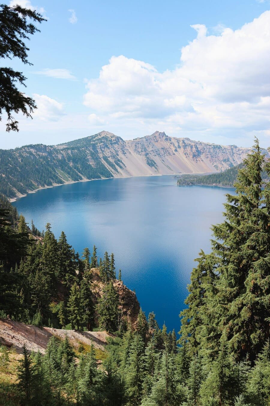 Jewels of Nature: Discovering the 10 Most Breathtaking Lakes Across Borders 2 Crater Lake National Park, Crater Lake, United States